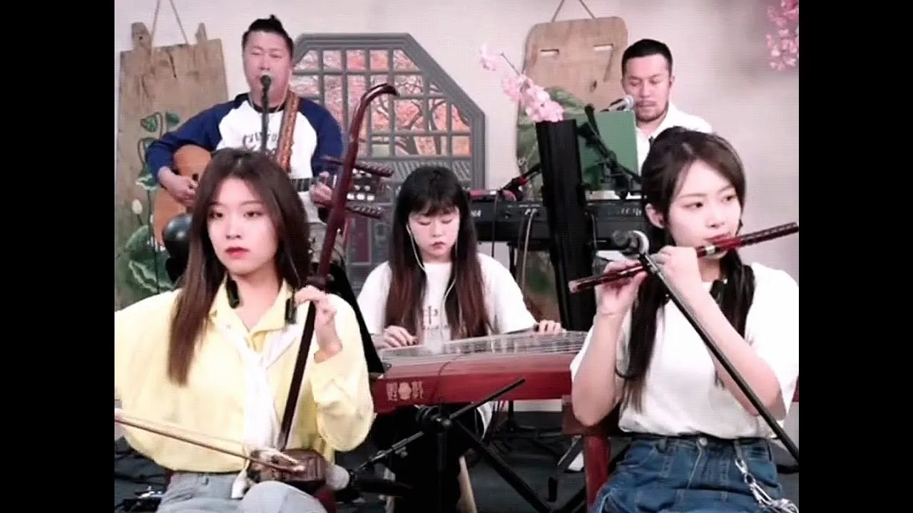 Erhu, Dizi & Guzheng Revive the Shanghai Bund — A Classic Reborn